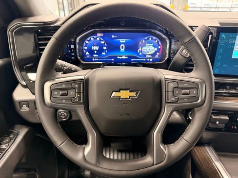 Used 2025 Chevrolet Silverado 2500 LT image 40