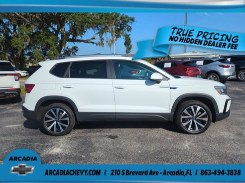 Used 2024 Volkswagen Taos SE FWD image 3