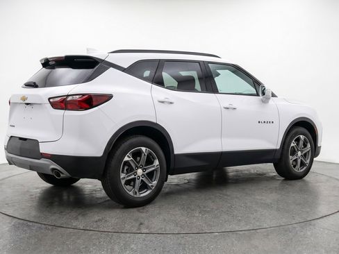 Used 2025 Chevrolet Blazer LT FWD image 9