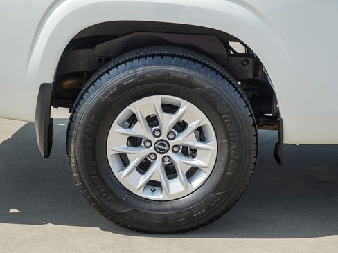 Used 2024 Nissan Frontier SV RWD image 12