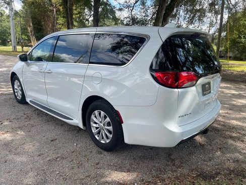Used 2018 Chrysler Pacifica Touring Plus image 7