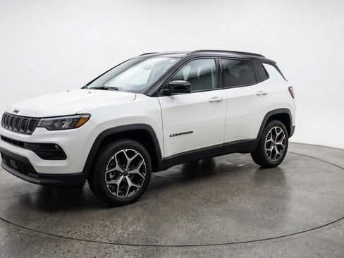 Used 2025 Jeep Compass Limited AWD/4WD image 3