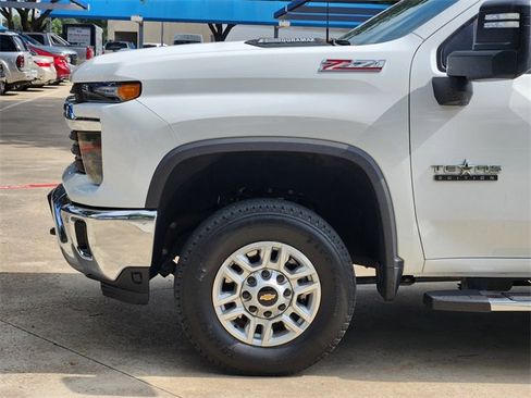 Used 2025 Chevrolet Silverado 2500 LT w/ Texas Edition AWD/4WD image 17