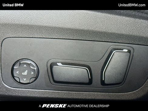 Used 2025 BMW 330i Sedan image 4