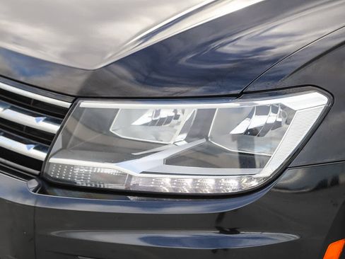 Used 2021 Volkswagen Tiguan SE image 8