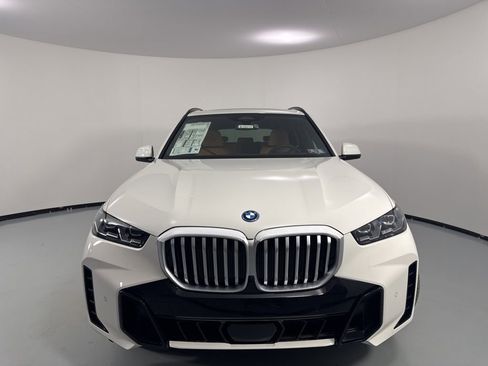 New 2026 BMW X5 xDrive50e AWD/4WD image 2