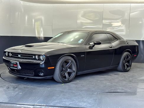 Used 2019 Dodge Challenger R/T RWD image 7