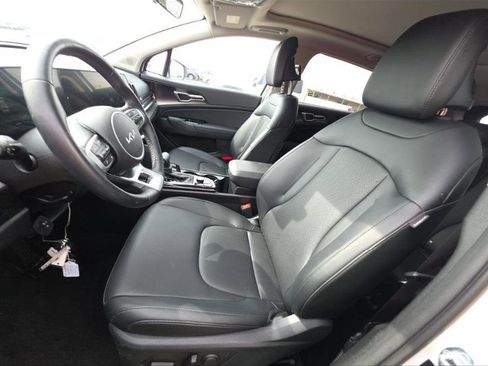 Used 2025 Kia Sportage EX w/ Premium Package image 3