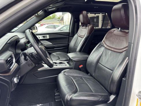 Used 2020 Ford Explorer Platinum w/ Premium Technology Package AWD/4WD image 17