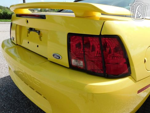 Used 2001 Ford Mustang GT RWD image 36