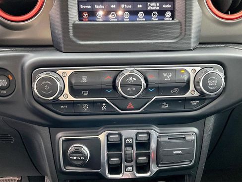 Certified 2023 Jeep Gladiator Sport image 17