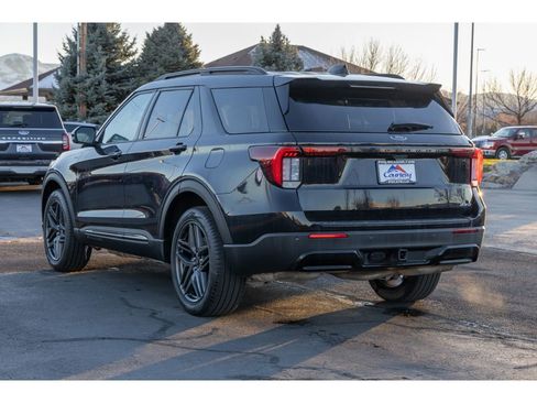 Used 2025 Ford Explorer ST-Line w/ ST-Line Street Pack image 5