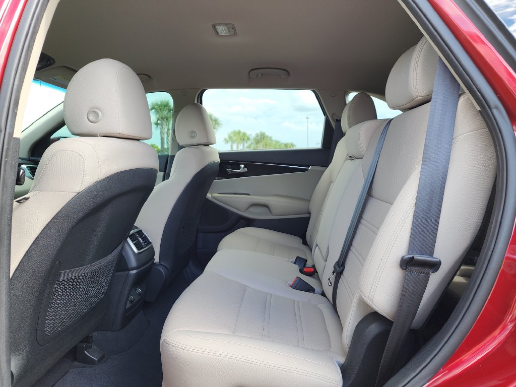 Used 2019 Kia Sorento FWD w/ LX Convenience Package image 16