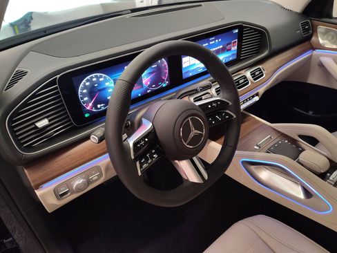 New 2026 Mercedes-Benz GLS 450 4MATIC image 4