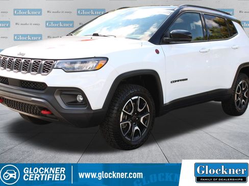 Used 2025 Jeep Compass Trailhawk w/ Trailhawk Convenience Group AWD/4WD image 1