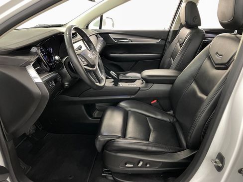 Used 2017 Cadillac XT5 Luxury w/ Driver Awareness Package image 10