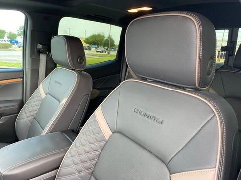 Used 2024 GMC Canyon Denali AWD/4WD image 19