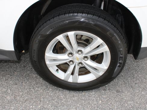 Used 2017 Chevrolet Equinox LS FWD image 12