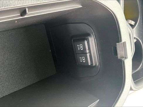 Used 2020 Toyota RAV4 XLE Premium FWD image 16