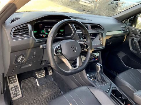 Used 2022 Volkswagen Tiguan SE R-Line image 18