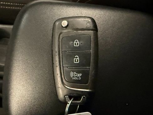 Used 2023 Hyundai Venue SEL FWD image 16