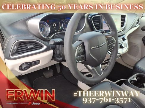 Certified 2024 Chrysler Pacifica Touring-L image 15