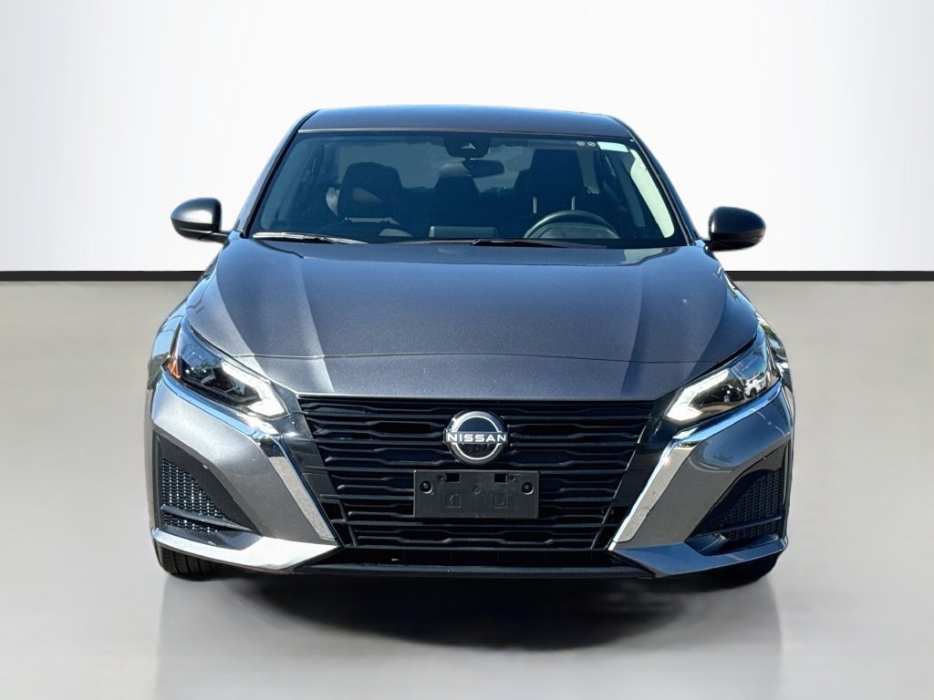 Used 2025 Nissan Altima 2.5 SV FWD image 2