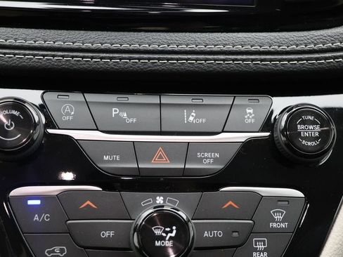 Used 2024 Chrysler Pacifica Touring-L w/ Road Tripper Package FWD image 25