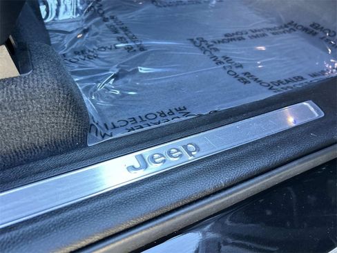 Used 2023 Jeep Grand Cherokee Overland image 20