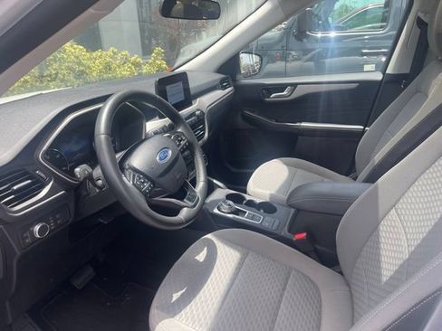 Used 2021 Ford Escape SE w/ SE Sport Appearance Package FWD image 3