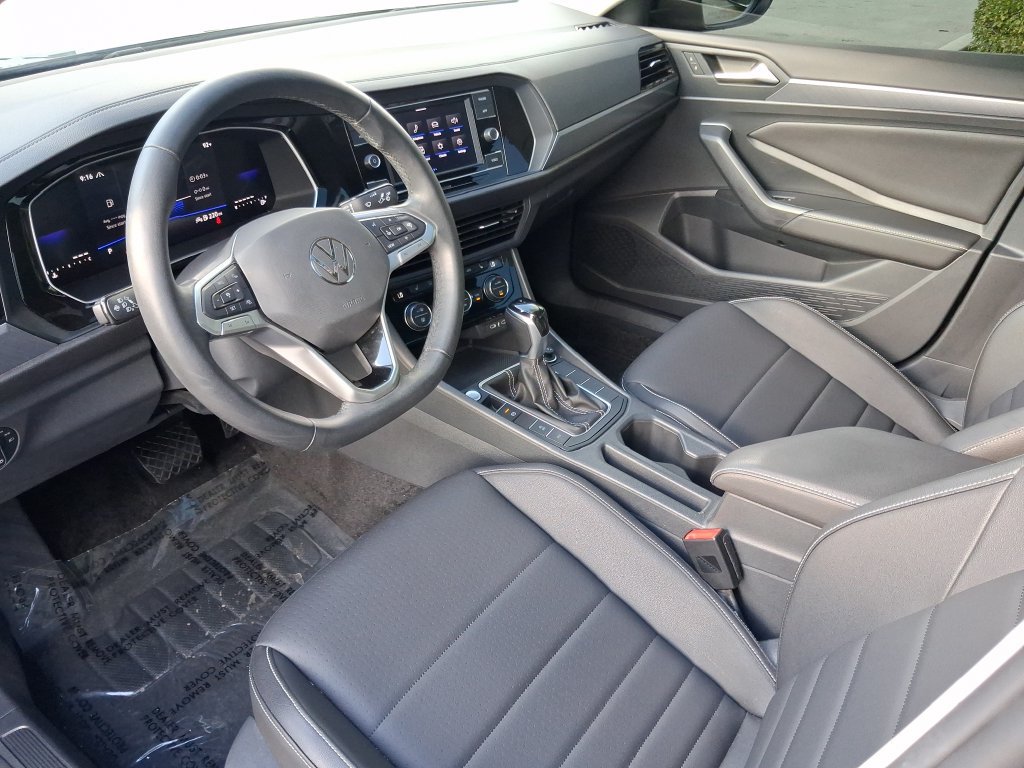 Certified 2024 Volkswagen Jetta SE w/ Panoramic Sunroof Package FWD image 18