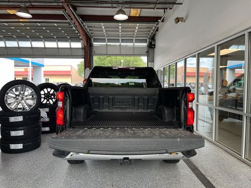 Used 2025 Chevrolet Silverado 1500 LT RWD image 8