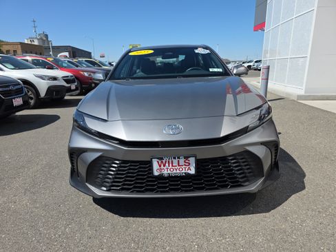 Used 2025 Toyota Camry SE FWD image 5