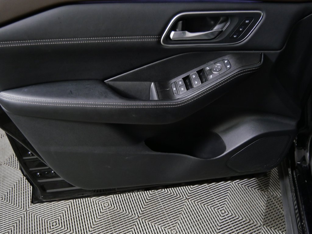 Used 2023 Nissan Rogue Platinum AWD/4WD image 14