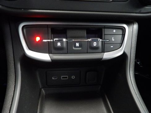 Used 2024 GMC Terrain SLE AWD/4WD image 32