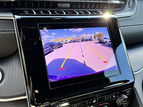 New 2025 Jeep Grand Cherokee Altitude image 19