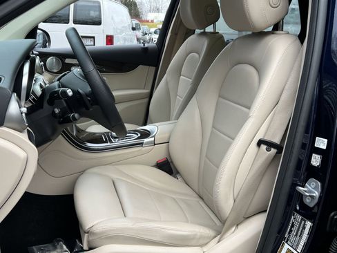 Used 2019 Mercedes-Benz GLC 300 4MATIC image 11