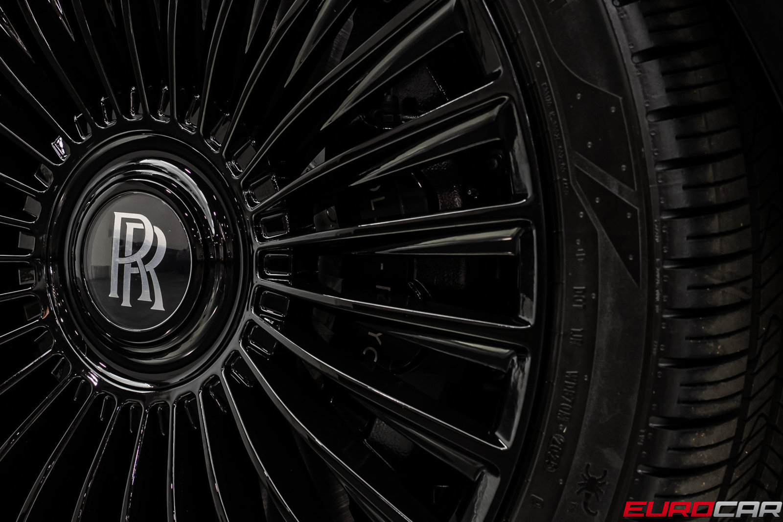 Used 2018 Rolls-Royce Dawn RWD image 25