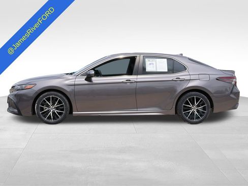 Used 2021 Toyota Camry SE FWD image 2