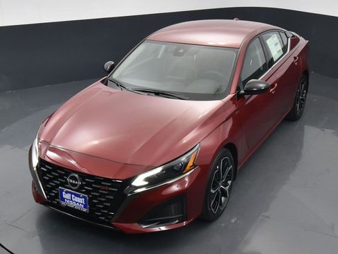 Certified 2025 Nissan Altima 2.5 SR image 32