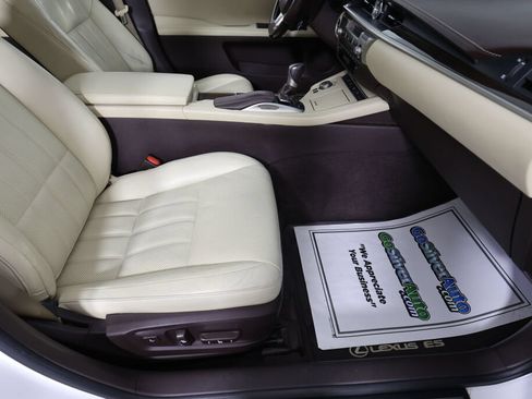 Used 2016 Lexus ES 300h w/ Luxury Package w/Wood Trim FWD image 27