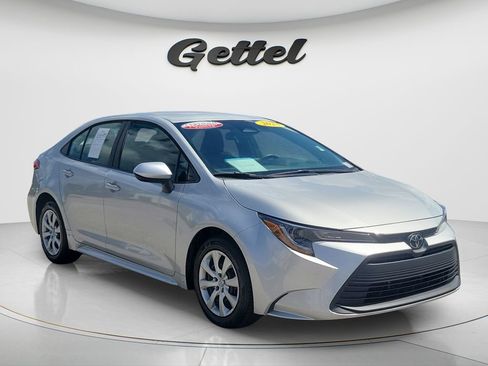 Certified 2023 Toyota Corolla LE FWD image 3