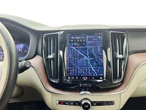 Certified 2022 Volvo XC60 T8 Inscription Expression w/ Climate Package image 28