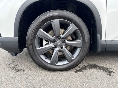 Used 2025 Honda Pilot Sport image 32