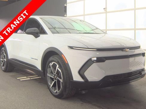 Used 2025 Chevrolet Equinox EV LT w/ Comfort Package image 3