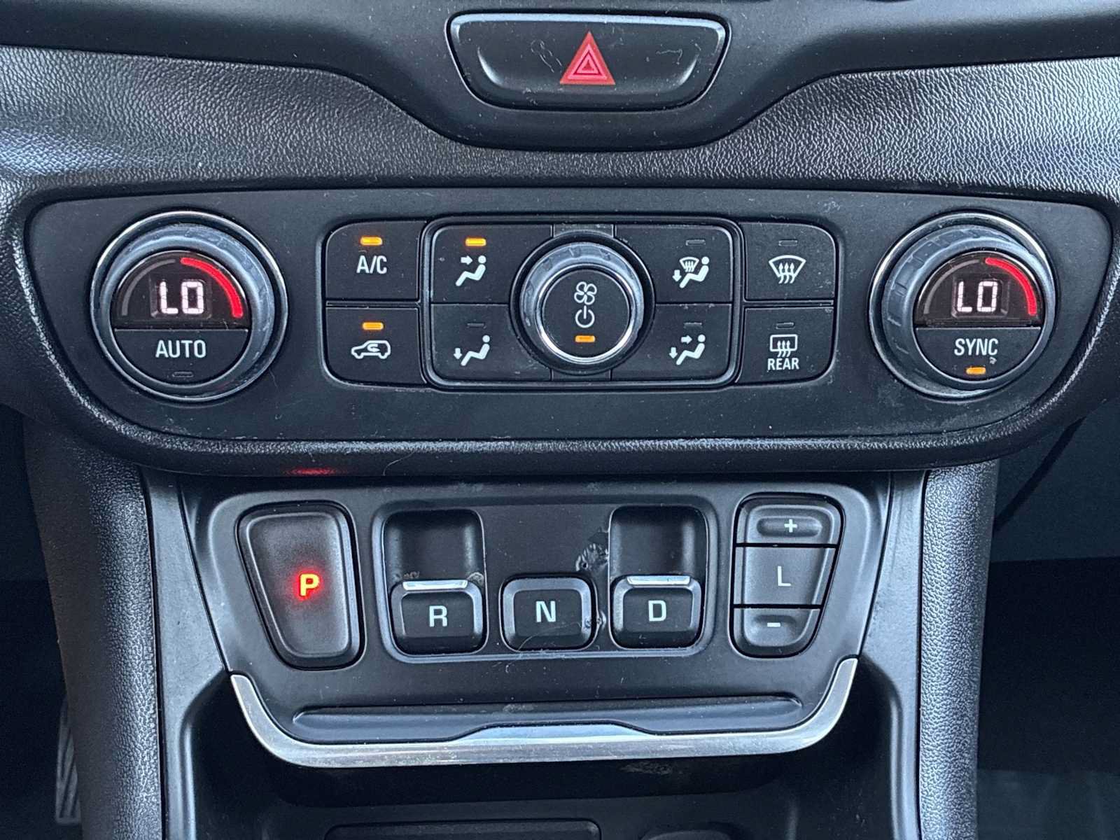 Used 2019 GMC Terrain SLE w/ Infotainment Package I AWD/4WD image 16