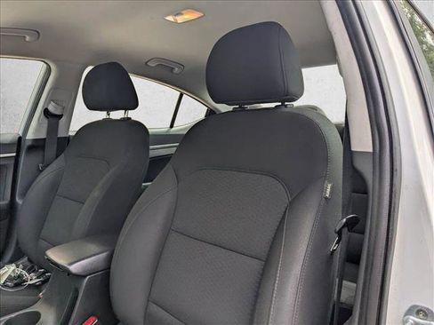 Used 2019 Hyundai Elantra SE w/ Cargo Package FWD image 10