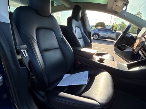 Used 2019 Tesla Model 3 Mid Range RWD image 5