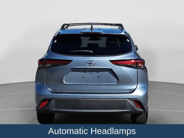 Used 2022 Toyota Highlander LE FWD image 5