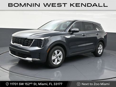 Used 2024 Kia Sorento LX image 1